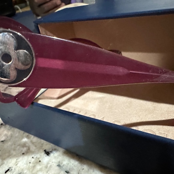 Pink Louis Vuitton sunglasses - Picture 2 of 2